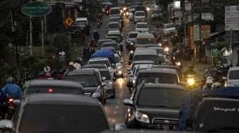 Jalur Selatan Jabar Macet Parah Hingga Parakan Muncang