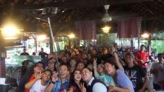 Cita Citata Ajak Wartawan "Selfie"