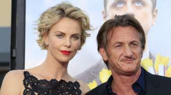 Sean Pean Ingin Balikan dengan Charlize Theron