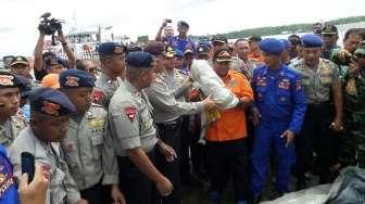 Tangga Darurat dan Tabung AirAsia Ditemukan