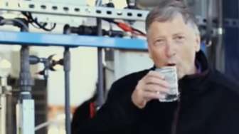 VIDEO: Wah, Bill Gates Minum Air yang Berasal dari Tinja Manusia