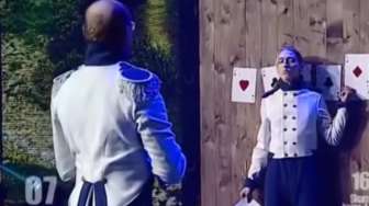 VIDEO: Live di TV, Lelaki Nyaris Tewas Tertusuk Pisau Temannya
