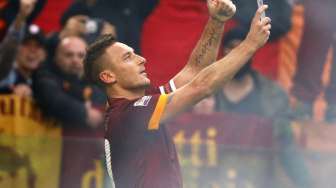 Rayakan Gol ke Lazio, Totti Berselfie di Pinggir Lapangan