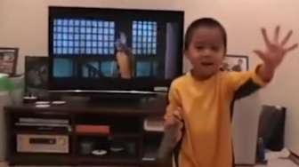 VIDEO: Bocah Kecil Ini Adalah Reinkarnasi Bruce Lee