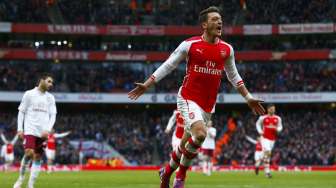Wenger Bela Ozil dari Kritik Scholes