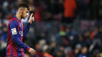 Pemain Barcelona Neymar merayakan golnya ke gawang Villarreal di Camp Nou, (2/2/2015). REUTERS/Gustau Nacarino