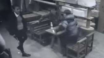 VIDEO: Perempuan Jago Kungfu Hajar Tiga Preman Sangar