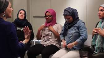 VIDEO: Ketika Empat Perempuan Amerika Ditantang Pakai Hijab