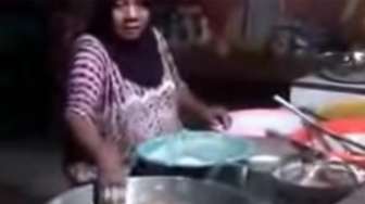 VIDEO: Wih, Tangan Perempuan Ini Kebal dari Minyak Mendidih