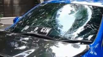 VIDEO: Subaru Ngebut Tabrak Pemotor Sampai Mental