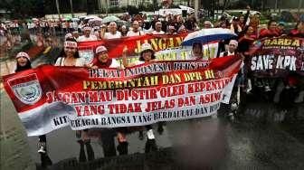 Sejumlah aktivis Pembela Kesatuan Tanah Air (Pekat) melakukan aksi 'long march' demi mendukung #SavePolri, di area Car Free Day (CFD), Bunderan HI, Jakarta, Minggu (8/2/2015). [Suara.com/Kurniawan Mas'ud]