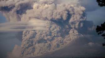 Hujan Abu Vulkanik Gunung Sinabung, Tiga Ribu Masker Dibagikan