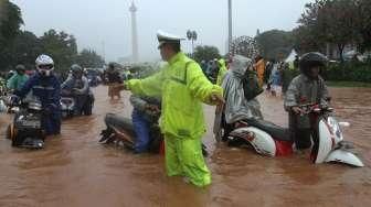 Korban Banjir di Tangerang Mulai mengungsi ke Masjid