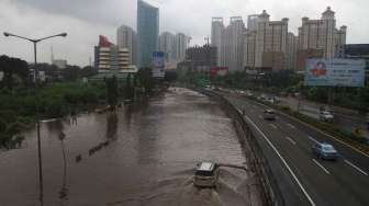 Tanggul Jebol, Tol Cikampek Arah Jakarta Macet 25 Km