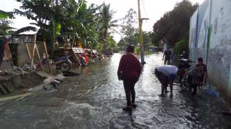 Luapan Danau Situ Cipondoh Tangerang Banjiri Pemukiman