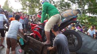 Dari Bebek sampai CBR Naik Gerobak Saat Banjir