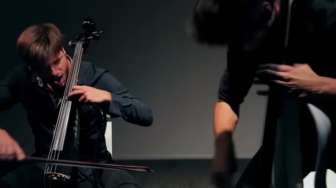 VIDEO: Aksi 'Gila' Dua Musisi Cello Mainkan Lagu Nirvana