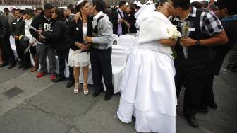 Ribuan Pasangan Menikah Massal di Hari Valentine