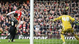 Striker Arsenal Olivier Giroud (kedua dari kiri) mencetak gol keduanya ke gawang Middlesbrough di  Emirates Stadium. REUTERS/Dylan Martinez