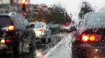 Hujan Petir Diprediksi Landa Jakarta Sabtu Siang
