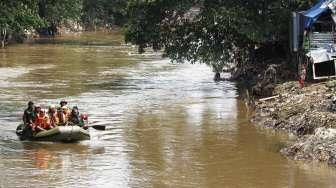 Pembersihan Sampah di Kali Ciliwung