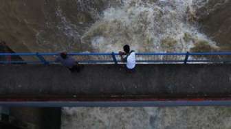 Detik-detik Menegangkan Pemancing Terseret Arus Sungai Deras di Bogor