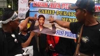 Tuntut Cabut Peraturan Menteri