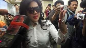 Syahrini Pamer Jurus Maju Mundur Cantik Sebelum Diperiksa Polisi