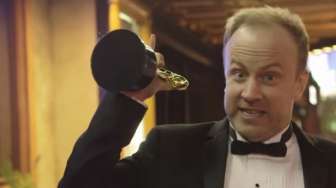 VIDEO: Pemenang Oscar Palsu 'Hipnotis' Semua Orang