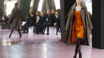 Gebrakan "Christian Dior" di Pekan Mode Paris