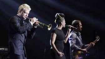 Pemain terompet dan komposer asal Amerika Chris Botti tampil di panggung Java Jazz Festival 2015 di JiExpo Kemayoran, Jakarta, (7/3). (Suara.com/Kurniawan Mas'ud)