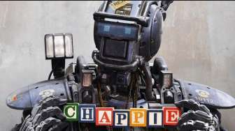 Robot "Chappie" Bertahta di Puncak Box Office