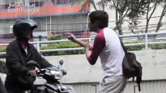 VIDEO: Ini Dia Aksi Pemuda Jakarta Usir Pemotor di Trotoar
