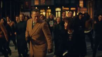 VIDEO: Ini Langka, Tom Hanks Jadi Model Video Klip