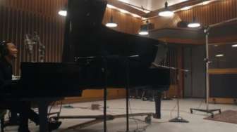VIDEO: "Lay Me Down" Duet Maut Sam Smith dengan John Legend