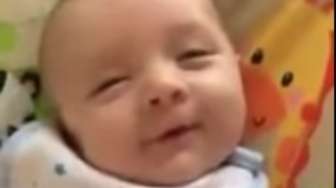 VIDEO: Wow, Bayi Usia 7 Minggu Bisa Bilang "Halo"