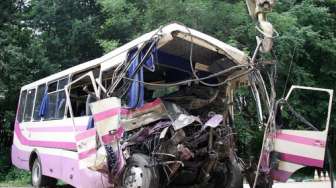 Bus Hantam Rumah Warga, 19 Orang Dilaporkan Tewas
