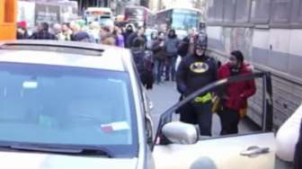 VIDEO: Gowes Sepeda, Batman Buncit Stop Perkelahian di Jalan