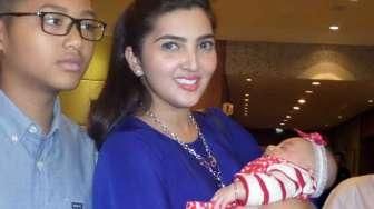 Begini Reaksi Bayi Ashanty saat Melihat Ibunya Menyanyi