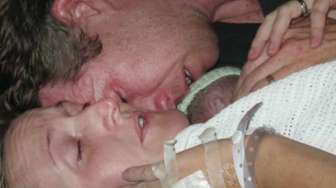 Dinyatakan Meninggal, Bayi Ini Hidup Lagi Saat Dipeluk Ibunya