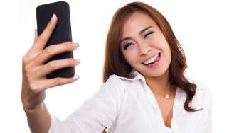 Nekat Kirim Foto Selfie Mesum ke Gebetan, Gadis Ini Kena Batunya