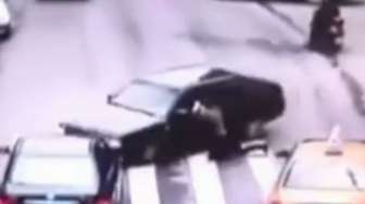 VIDEO: Sadis, Mobil Berkecepatan Tinggi Seret Orang Belasan Kilo