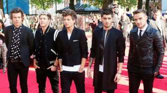 One Direction Dihadiahi Al Quran hingga Batu Akik