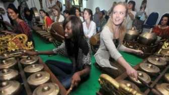 Gamelan Bali Bergema di Gereja Tua London