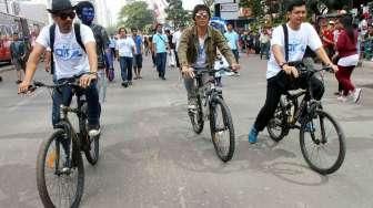 Slank ikut meramaikan peringatan Hari Air Sedunia yang jatuh tepat pada hari ini, Minggu (22/3/2015) dengan menggelar konser mini di ajang car free day di Jakarta Pusat. [Suara.com/Oke Atmaja]