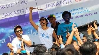 Slank ikut meramaikan peringatan Hari Air Sedunia yang jatuh tepat pada hari ini, Minggu (22/3/2015) dengan menggelar konser mini di ajang car free day di Jakarta Pusat. [Suara.com/Oke Atmaja]