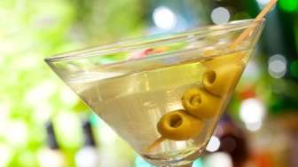 Meracik Sendiri "Dry Martini" ala James Bond