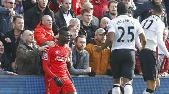 Ini Alasan Fans Liverpool Menahan Balotelli Saat Lawan MU