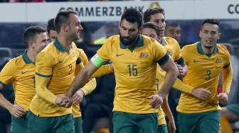 Pemain Australia rayakan gol Mile Jedinak ke gawang Jerman (26/3) [Reuters/Ralph Orlowski]