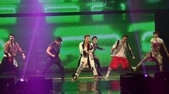Aksi boyband 2PM. [Suara.com/Nanda Hadiyanti]